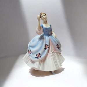 Royal Albert 100 Years Figurine 'Helen'